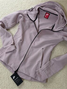 NWT Nike Techpack Women’s Light Lavender Zip-Up Hoodie Jacket